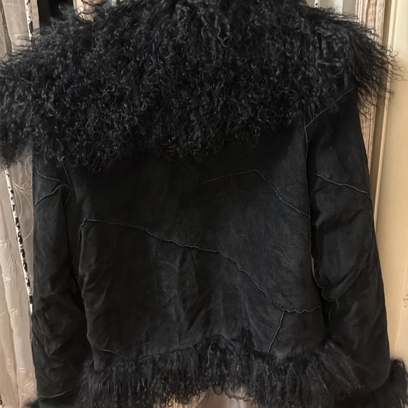 Elegant Black Fur-Trimmed Teddy Jacket - Picture 2 of 14